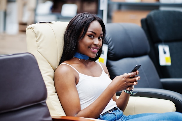 portrait perfect african american woman using her smartphone shop 151355 4692
